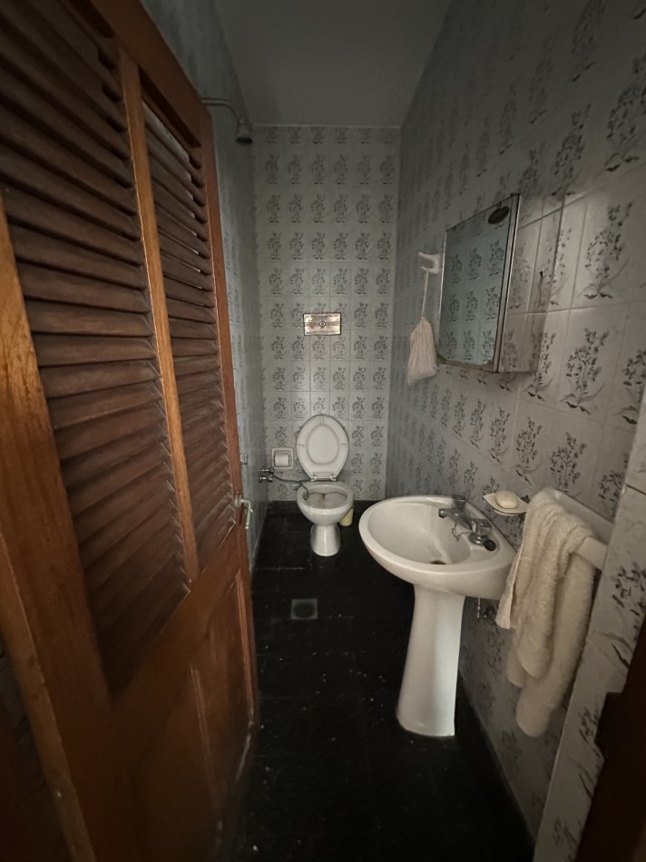 Casa de 4 ambientes en lote propio en pleno Chacarita - Ideal para refaccionar o construir