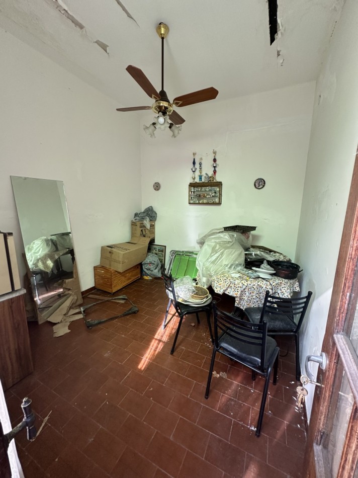 Casa de 4 ambientes en lote propio en pleno Chacarita - Ideal para refaccionar o construir